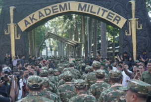 Para Ketua DPRD Se-Indonesia saat memasuki AKMIL Magelang