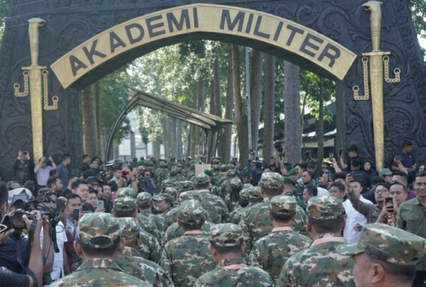 Para Ketua DPRD Se-Indonesia saat memasuki AKMIL Magelang