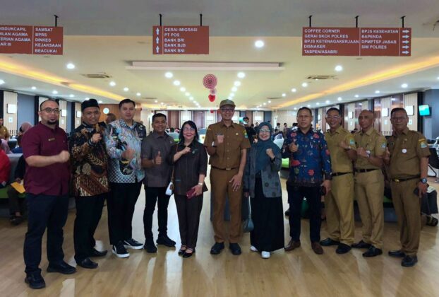 Komis I DPRD Kota Bekasi saat melakukan uji petik pelayanan publik.