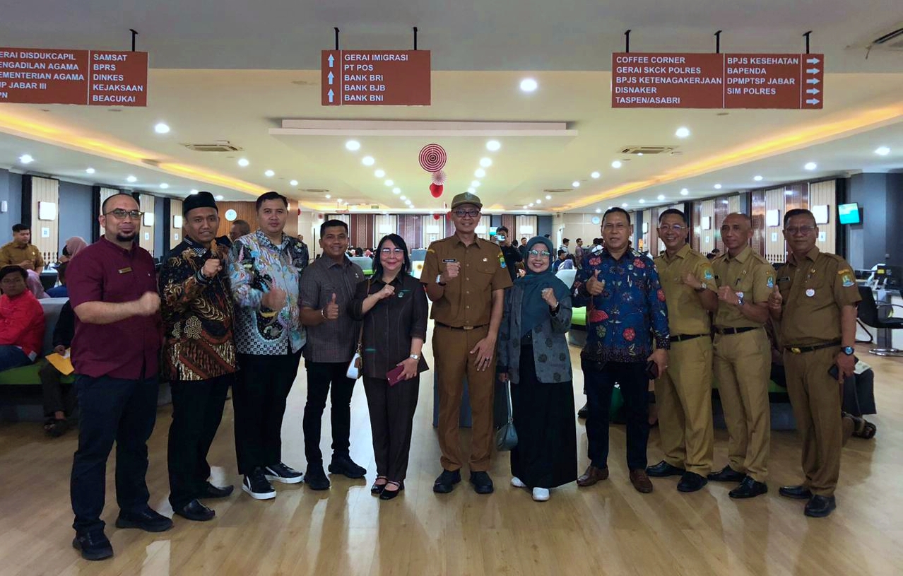 Komis I DPRD Kota Bekasi saat melakukan uji petik pelayanan publik.