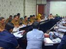 Anggota Komisi II bersama eksekutif saat rapat evaluasi LKPJ Wali Kota TA 2025