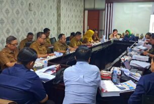Anggota Komisi II bersama eksekutif saat rapat evaluasi LKPJ Wali Kota TA 2025