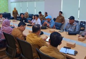 Komisi IV DPRD Kota Bekasi bersama eksekutif saat uji petik.