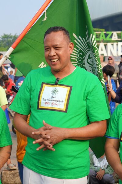 Terlihat Ketua DPRD Kota Bekasi Dr Sardi Efendi bersama Wali Kota Bekasi menghadiri Hari Bermuhammadiyah.