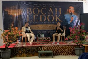 R Nur Alam meluncurkan buku biografi baru berjudul Bocah Ledok.