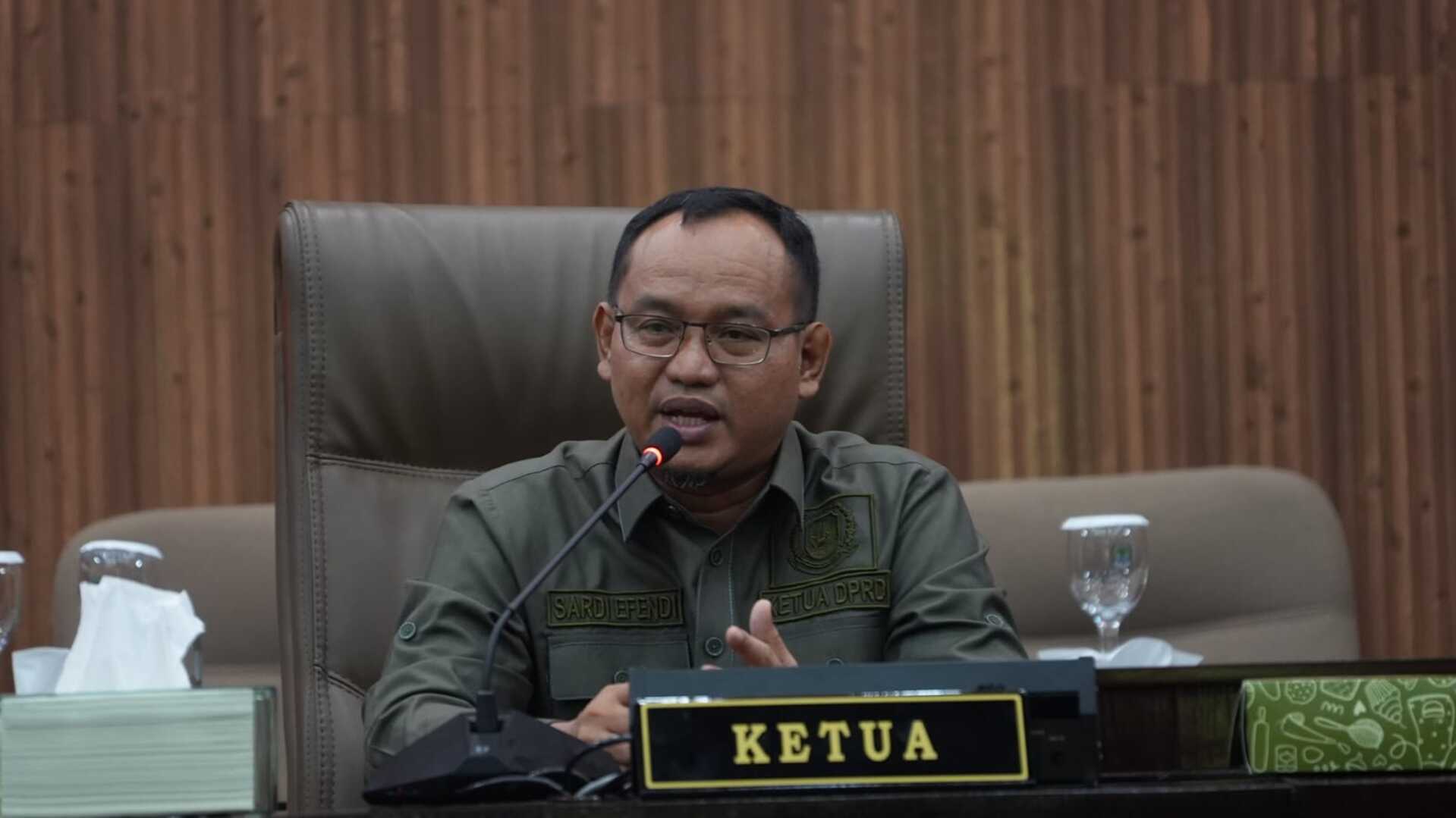Ketua DPRD Bekasi Edukasi Siswa SDIT di Ruang Rapat Paripurna