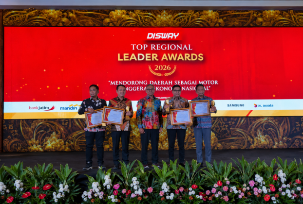 Wali Kota Bekasi Tri Adhianto Terima Penghargaan Top Regional Leader Awards 2026