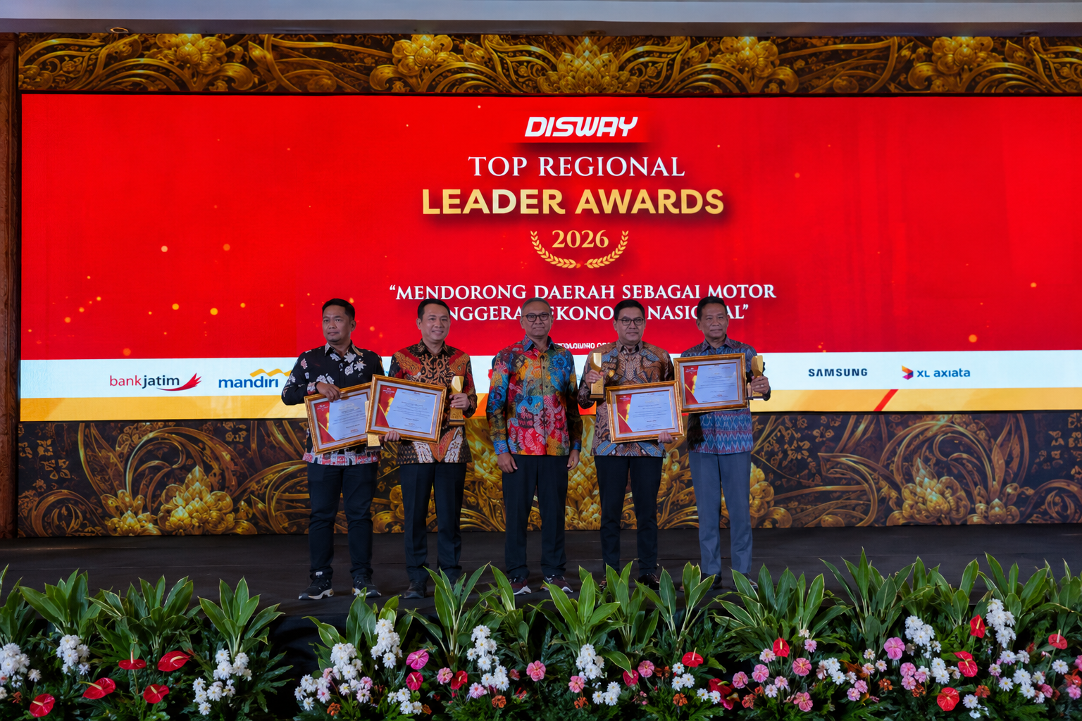 Wali Kota Bekasi Tri Adhianto Terima Penghargaan Top Regional Leader Awards 2026