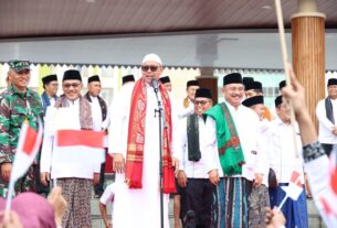 Tri dan Bobihoe Semarakkan Pawai 1 Muharram Bekasi.