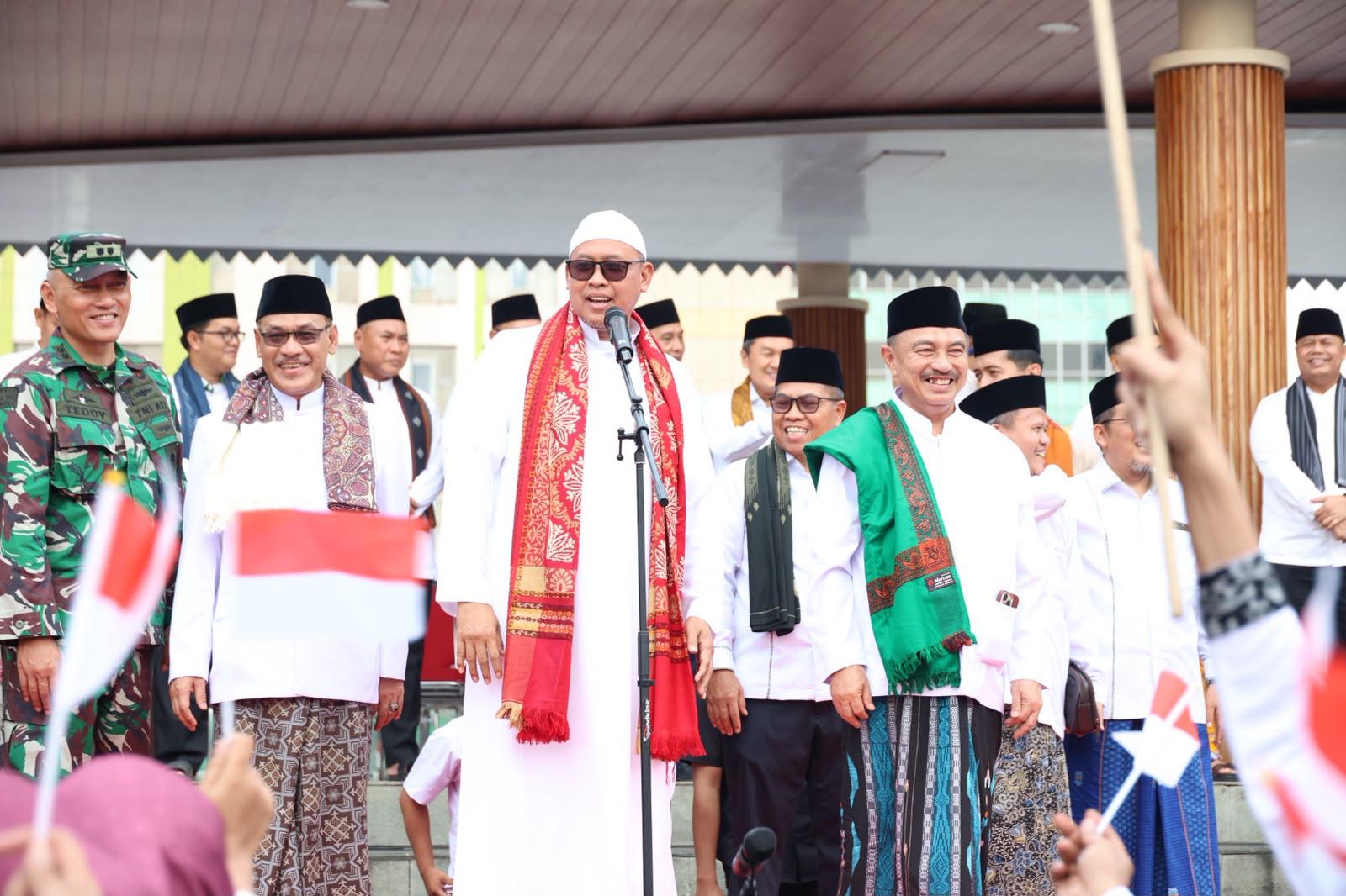Tri dan Bobihoe Semarakkan Pawai 1 Muharram Bekasi.