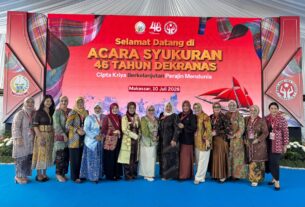 Ketua Dekranasda Kota Bekasi Wiwiek Hargono menghadiri HUT ke-46 Dekranas di Makassar bersama pelaku UMKM Kota Bekasi.