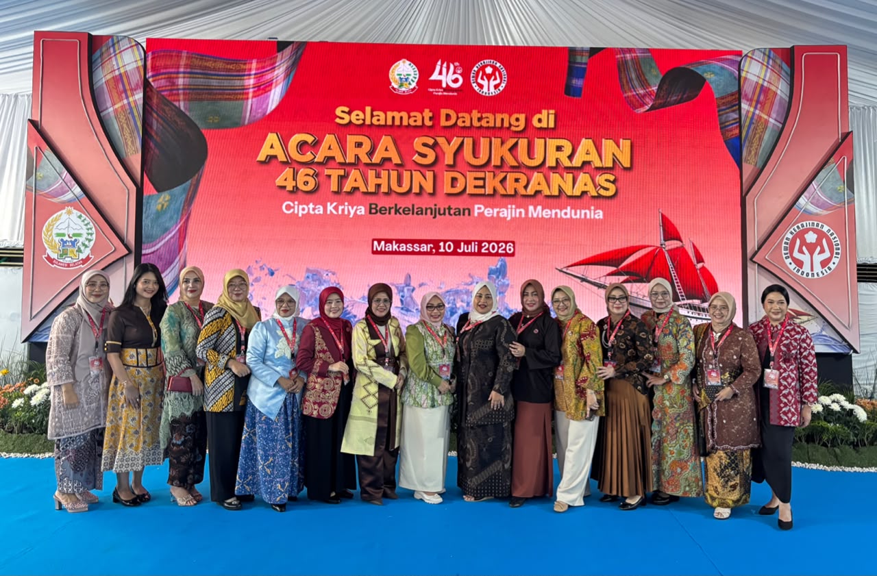 Ketua Dekranasda Kota Bekasi Wiwiek Hargono menghadiri HUT ke-46 Dekranas di Makassar bersama pelaku UMKM Kota Bekasi.