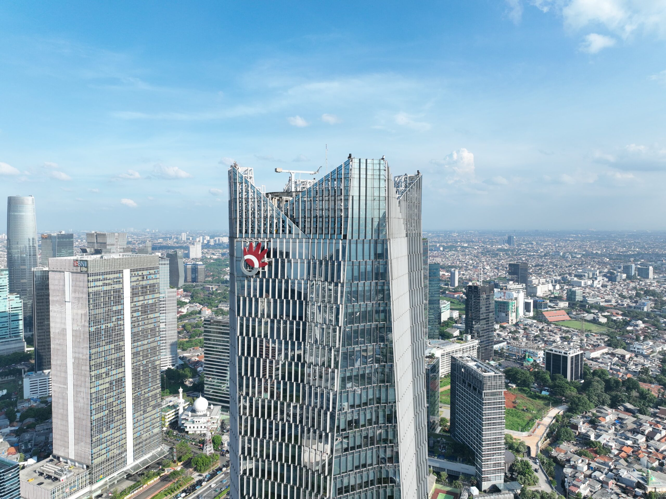 Gedung Telkom Indonesia di Jakarta sebagai pusat transformasi bisnis digital dan telekomunikasi nasional.
