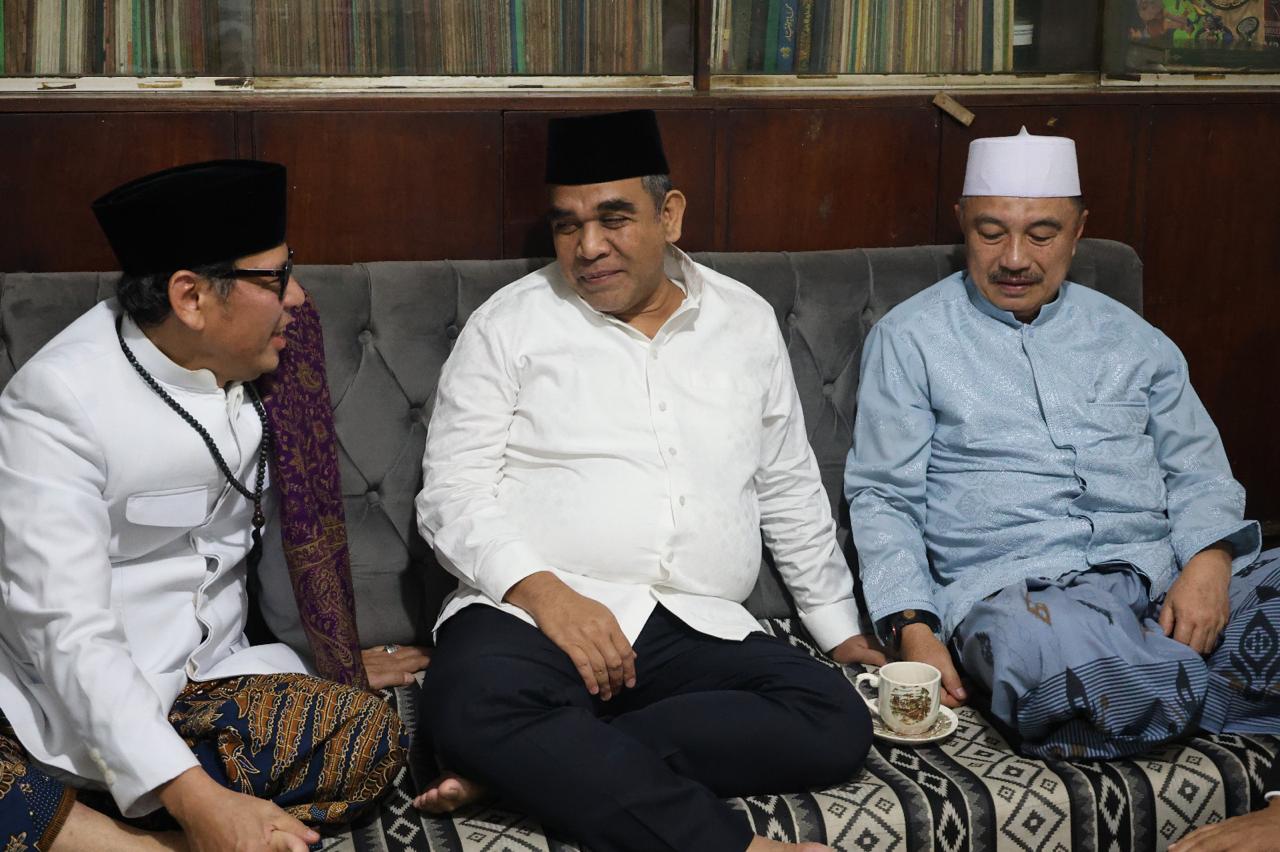 Wakil Wali Kota Bekasi Abdul Harris Bobihoe menghadiri Haul KH Abubakar Jamal dan menyampaikan pentingnya peran pesantren.