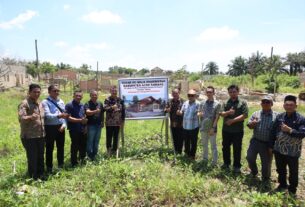 Wakil Wali Kota Bekasi Abdul Harris Bobihoe meninjau lokasi pembangunan Gedung Serbaguna Tamiang–Bekasi di Aceh Tamiang.