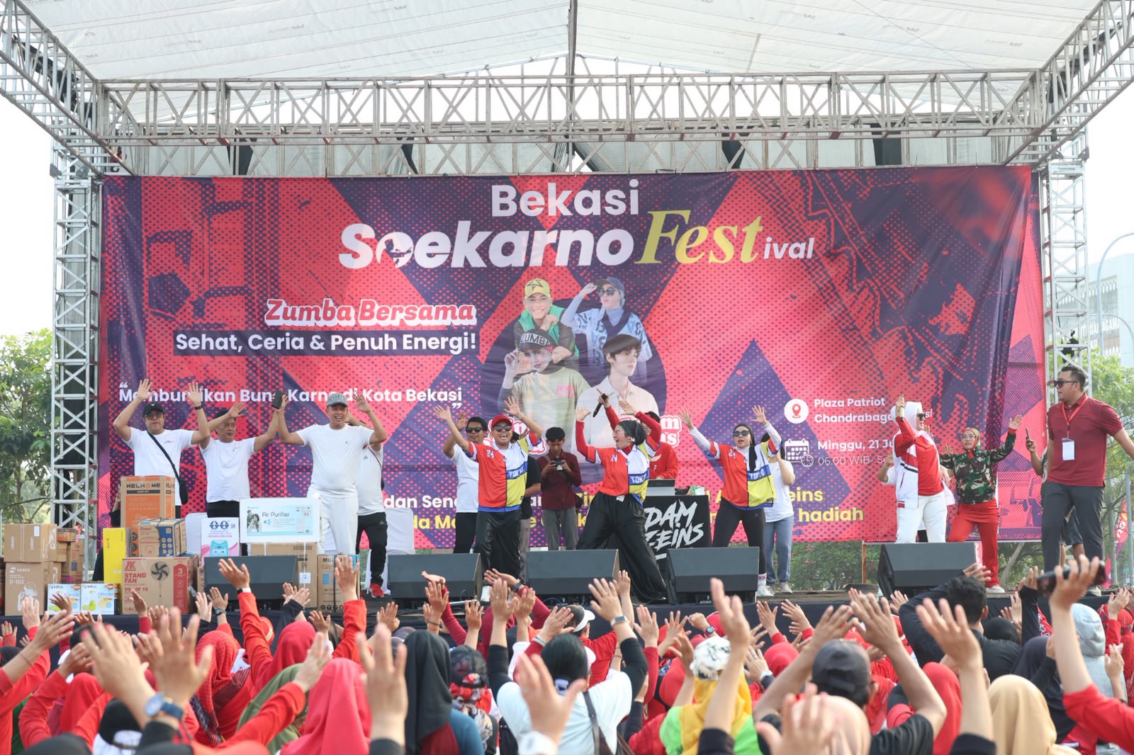 Keseruan Soekarno Festival 2026 Kota Bekasi yang menampilkan produk UMKM lokal.