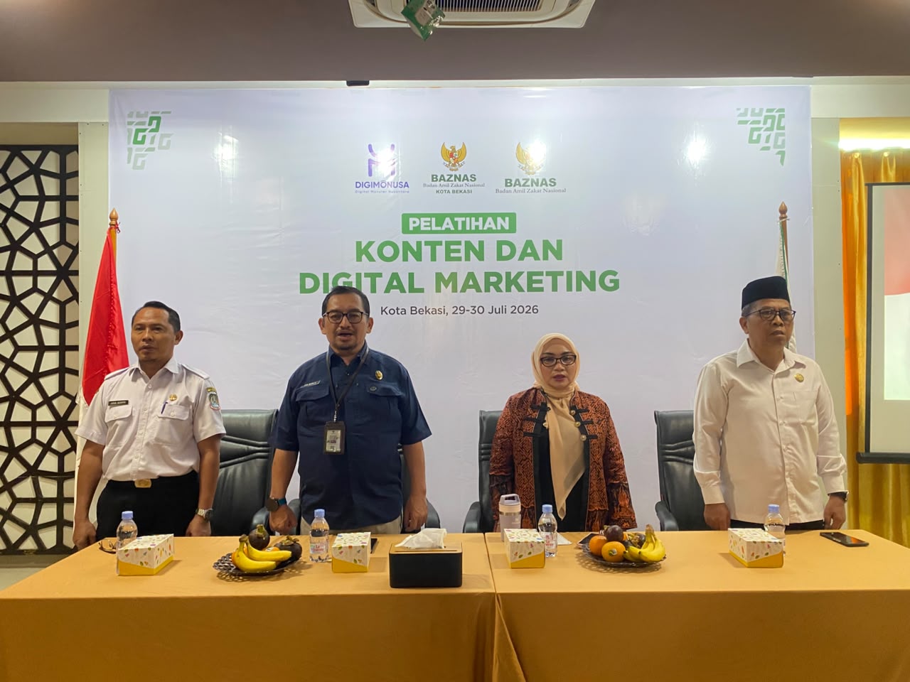Peserta mengikuti Pelatihan Konten dan Digital Marketing BAZNAS RI bagi pelaku UMKM di Asrama Haji Kota Bekasi.