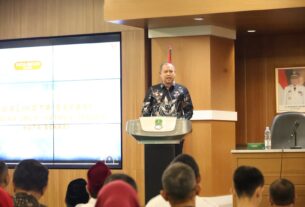 Wali Kota Bekasi Tri Adhianto menghadiri Temu Karya Karang Taruna VII Kota Bekasi di Aula Nonon Sonthanie.