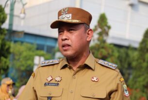 Wali Kota Bekasi Tri Adhianto menginstruksikan ASN mendampingi anak pada hari pertama masuk sekolah.