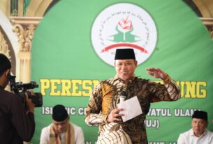 Wali Kota Bekasi Tri Adhianto meresmikan Gedung Islamic Center Jamiyyatul Ulama Jatisari di Kecamatan Jatiasih.
