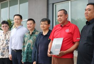 Tri Adhianto bersama DPRD Kota Bekasi meninjau fasilitas PLTSa Wangneng Environment di Huzhou, China.