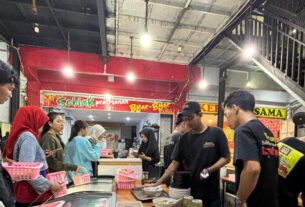 Di tengah persaingan industri makanan yang semakin padat, Ahmad Saifuddin berhasil membangun identitas merek yang kuat melalui bisnis Seblak Byar-Byar.